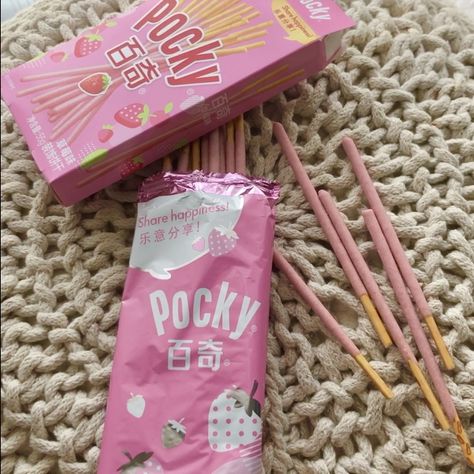 Strawberry Pocky Aesthetic, Pocky Aesthetic, Pocky Strawberry, Pink Snacks, Food Japan, Share Happiness, Grad Party Decorations, Pink Foods, Food Places