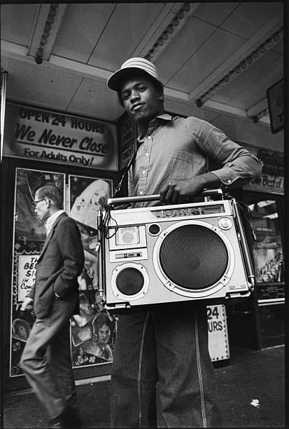 80s Hip Hop Fashion, Jamel Shabazz, Cultura Hip Hop, Mode Hip Hop, 80s Hip Hop, Hip Hop Trends, Disco Funk, New York City Photos, Real Hip Hop