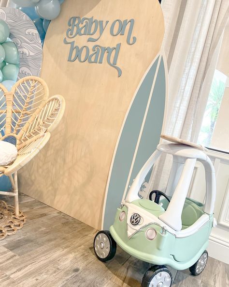 Baby On Board 🌊🏄🏼 #babyonboard #babyonboardbabyshower #babyonboardtheme #babyonboardthemedshower #babyonboardbackdrop #babyonboardballoons #surfthemedparty #surf #surfthemedparty #surfthemebabyshower #beach #beachtheme #beachthemedecor #surfthemebackdrop Baby On Board Decorations, Baby On Board Surf Theme, Surf Theme Baby Shower Boy, Surfer Baby Shower Ideas, Baby On Board Shower Theme, Baby On Board Baby Shower Ideas, Surfer Baby Shower, Surfer Baby, Surf Baby