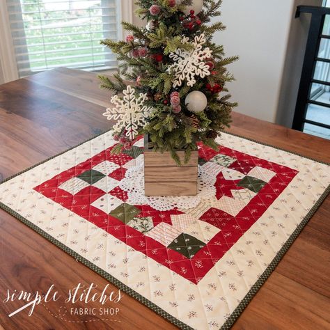 Christmas Table Runner Pattern, Quilted Table Runners Christmas, Christmas Quilting Projects, Christmas Table Toppers, Table Topper Patterns, Christmas Quilt Patterns, Stars Align, Quilted Table Runners Patterns, Placemats Patterns