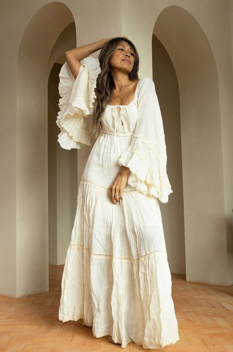 Bohemian Graduation Dress, Flowy Cream Dress, Hippy Maxi Dress, Witchy White Dress, 70s Flowy Dress, Boho Outfits White, Ethereal Maxi Dress, Boho White Dress Long, White Boho Dress Outfit