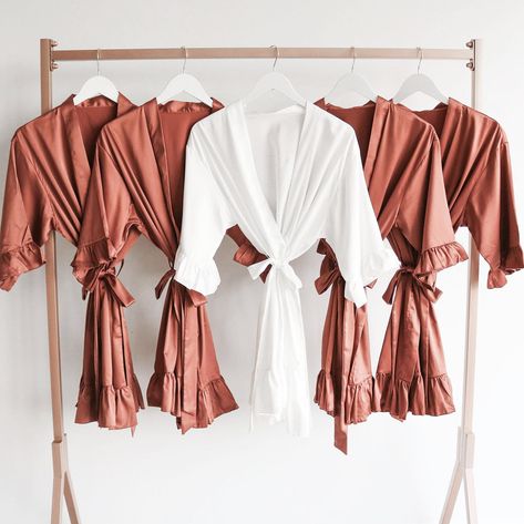 2023 Wedding Trends, Robes For Bridesmaids, Bridesmaid Get Ready Outfit, Modern Wedding Favors, Bridesmaid Robe Personalized, Best Bridesmaid Gifts, Custom Robes, Bridesmaid Getting Ready, Wedding Robe