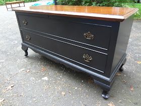 Heir and Space: A Refinished Cedar Chest Cedar Chest Ideas, Hope Chest Makeover, Cedar Chest Redo, Patina Furniture, Painted Cedar Chest, Lane Cedar Chest, Living Room Chest, Chest Makeover, Chest Ideas