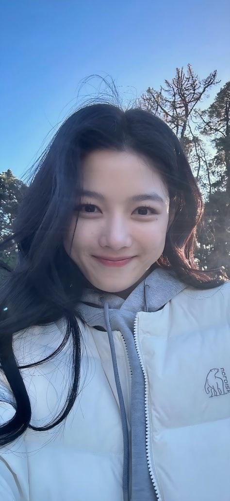 Kim Yoojung Actress, Kim Yoo Jung Wallpaper, Kim Yoo Jung Icons, Kim Yoojung, Western Girl Outfits, Kim You Jung, Girl Drama, Men Hair Color, Kim Yoo Jung