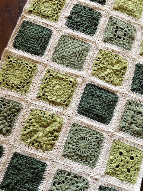 Blanket Patchwork, Crocheted Blanket, Yarn Inspiration, Haken Baby, Afghan Pattern, Crochet Square Patterns, Granny Squares Pattern, Granny Square Crochet Pattern, Square Patterns