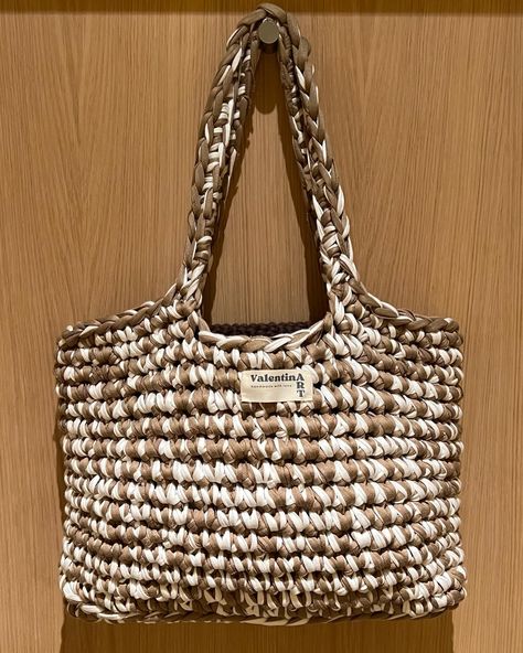 TWINNY MAXI - a brown & white shopper bag 🤎🤍 SOLD . 100% recyled textile yarn @hoooked.zpagetti 40x30 cm 2 handles with closing option #crochetbag #crochetbags #crochetshopperbag #crochetbagsforsale #crochetbagpattern #crochet #crochetofinstagram #crocheting #crochetlove #crochetlover #crochetaddiction #crochetlife #crochetdaily #crochetinspiration #crochetinspo #crochetsomethingcute #crochetbusiness #smallbusinessowner #crochetpattern #fy #fypシ #crochetdiy #crochetbeginner #valentinart Crochet Bag Brown, Crochet Business, Yarn Bag, Crochet Lovers, Crochet Bag Pattern, Shopper Bag, Crochet For Beginners, Diy Crochet, Crochet Bag