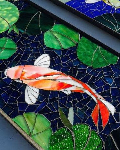 Koi Pond Mosaic, Stained Glass Simple Ideas, Koi Stained Glass Pattern, Koi Mosaic, Delphi Glass, Mosaic Art Diy, Koi Art, Mosaic Animals, Mosaic Garden Art