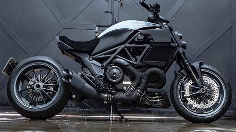 ▷ Ducati Diavel Muscle Custom 'Akuma' by Shibuya Garage Ducati Diavel Custom, Diavel Custom, Luxury Bikes, Garage Inspiration, Bike Modification, Roland Sands Design, Best Motorbike, Motorcycle Brands, Motorcycle Garage