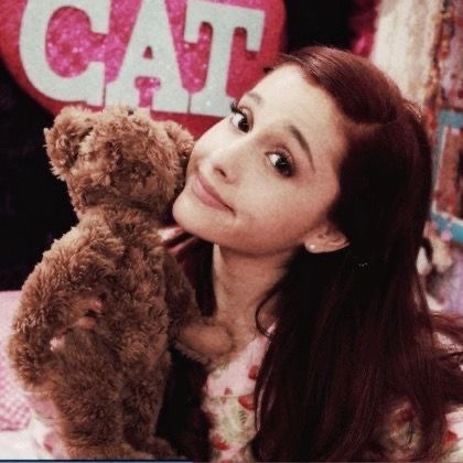 Ariana Grande Nickelodeon, Cat Valentine Outfits, Victorious Cat, Ariana Grande Red Hair, Ariana Grande 2014, Ariana Grande Victorious, Ariana Grande Cat, Cat Valentine Victorious, 2010s Aesthetic