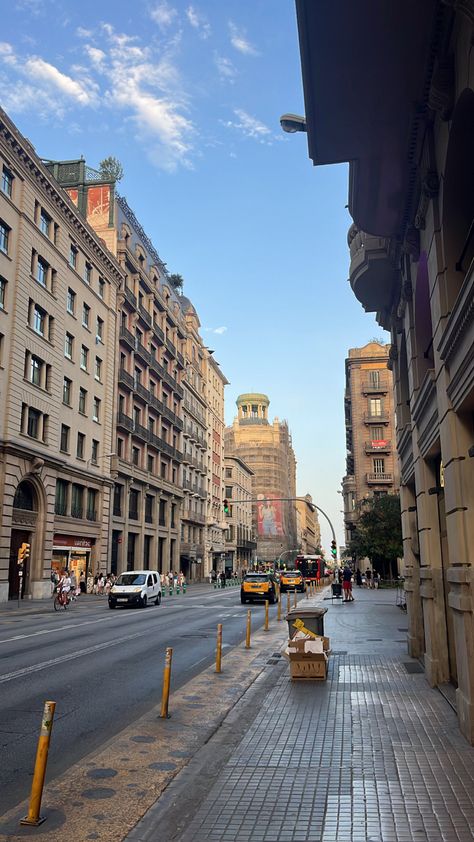 #barcelona #city #cars #evening #aesthetic #house Barcelona Streets Aesthetic, Aesthetic Barcelona, Barcelona Streets, Evening Aesthetic, Barcelona Aesthetic, Barcelona Street, Aesthetic House, Night Beauty, Barcelona City