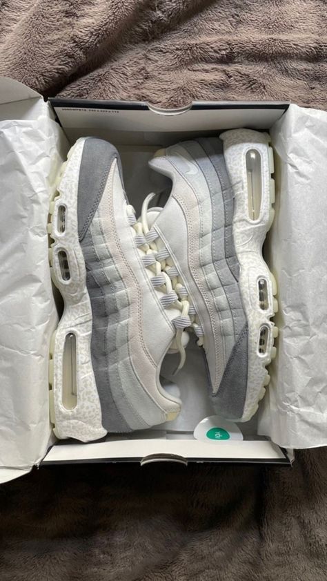 Nike 95, Pretty Shoes Sneakers, Kicks Shoes, Shoe Wishlist, Hype Shoes, Swag Shoes, Men's Footwear, Nike Air Max 95, Air Max 95