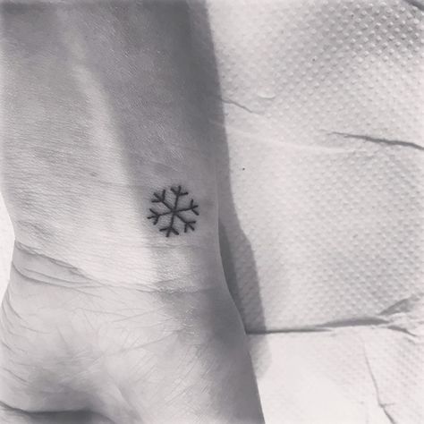 15+ Minimalist Tattoo Ideas That Will Inspire You To Get Inked Snowflake Tattoo, Snow Tattoo, Minimalist Tattoo Meaning, See Tattoo, Snow Flake Tattoo, Minimalist Tattoo Ideas, Paris Tattoo, Typography Tattoo, French Tattoo