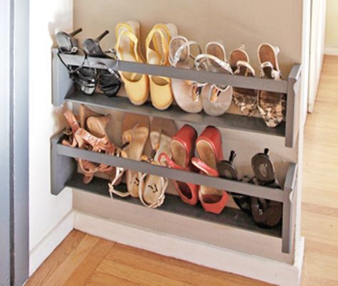 Finished Project/Inspiration via Apartment Therapy When I came across this vertical shoe storage solution by stylist Sidsel Zachariassen in Apartment Therapy, I knew the neat vertical rows were goi… Shoe Storage Kitchen, Shoe Storage Hacks, Closet Organization Cheap, Vertical Shoe Rack, Hanging Shoe Rack, Diy Shoe Storage, Diy Shoe Rack, Apartment Storage, Entryway Shoe Storage