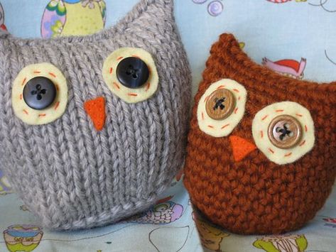 One square knitting project - owls! Perfect beginner knitting craft for kids Owl Knitting Pattern, Knitted Owl, Crochet Owls, Crochet Owl, Owl Crafts, Beginner Knitting Projects, Owl Patterns, Crochet Motifs, Baby Owls