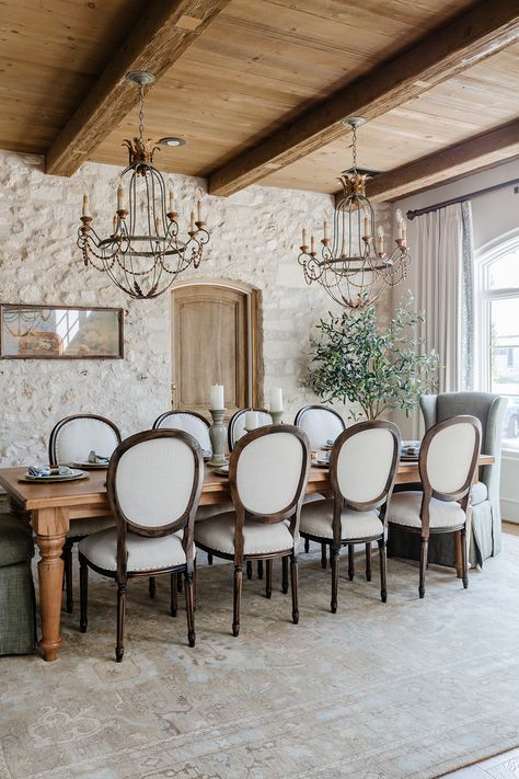 Rustic French Farmhouse, Country Dining Room, French Country Interior, French Country Dining Room, Dining Room French, French Farmhouse Style, Modern French Country, Rustic French Country, Country Dining Rooms