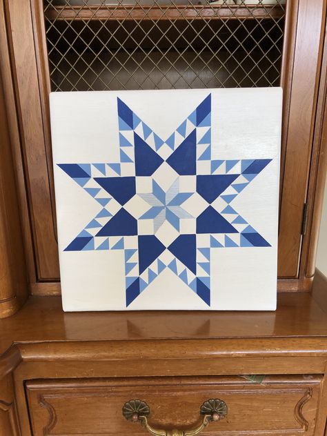 Snowflake quilt square for winter decorating. Winter Barn Quilts, Snowflake Barn Quilt Pattern, Snowflake Barn Quilt, Quilt Snowflake, Outlet Ideas, Barn Board Wall, Log Crafts, Painted Quilts, Pennsylvania Dutch Art