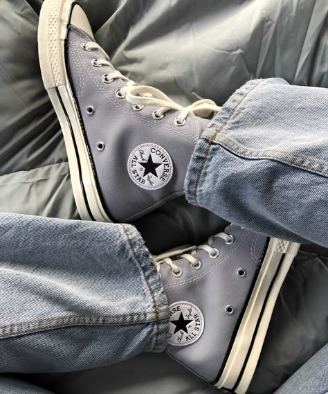 Grey Converse Outfit, Converse Shoes Aesthetic, Grey Cottage, Converse Chuck 70s, Converse 70, Converse Collection, Cute Converse Shoes, Converse Vintage, Converse Aesthetic