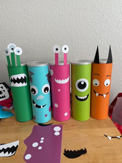 Monster Theme Classroom, Cartoon Drawing For Kids, Monster Decorations, Classroom Halloween Party, Art For Kids Hub, Diy Monsters, Bricolage Halloween, Monster Craft, Monster Crafts