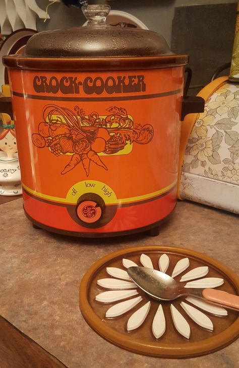 Retro orange crock pot slow cooker Vintage Crock Pot, Old Crock, Pot Decor, Crock Pots, Vintage Crock, Future Kitchen, Crock Pot Slow Cooker, Slow Cookers, Vintage Stuff