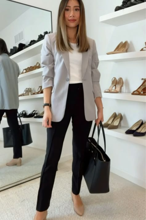 Grey Blazer Outfit Work, Grey Blazer Outfit, Business Formal Outfit, Business Formal Women, Stylish Business Outfits, Women Business Casual, Work Attire Women, Interview Outfits Women, Formal Women