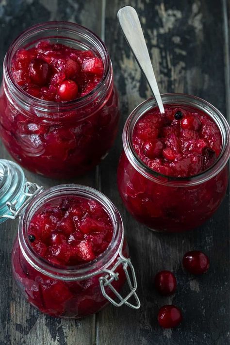 ou’ll be amazed at how many ways you can use this easy Cranberry Apple Chutney. Filled with fall flavors, this savory spread adds a pop of flavor to pork, turkey or chicken and makes a killer secret ingredient on grilled cheese. Or top some baked brie with this chutney for a simple but elegant appetizer. Cranberry Apple Chutney, Canning Cranberry Sauce, Orange Chutney, Blueberry Freezer Jam, Cranberry Chutney Recipe, Apple Chutney Recipe, Meat And Cheese Tray, Cranberry Jelly, Apple Chutney