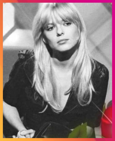 French Women Hairstyles, French Girl Hair, French Icons, French Music, France Gall, Francoise Hardy, French Beauty, Catherine Deneuve, French Women