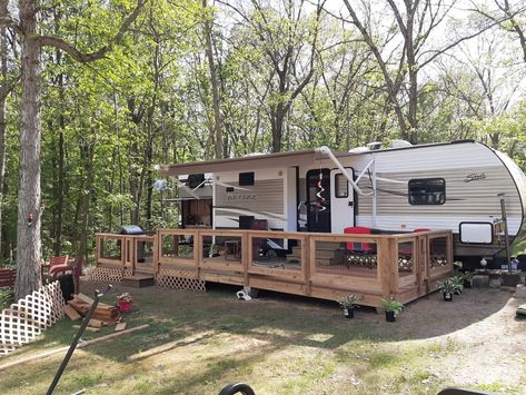 Rv Decks Ideas, Campers With Decks, Camper Outside Setup, Rv Deck Ideas Campsite, Permanent Rv Setup, Camper Decks, Travel Trailer Outdoor Living Space, Decks For Fifth Wheel Trailers, Permanent Camping Site Ideas