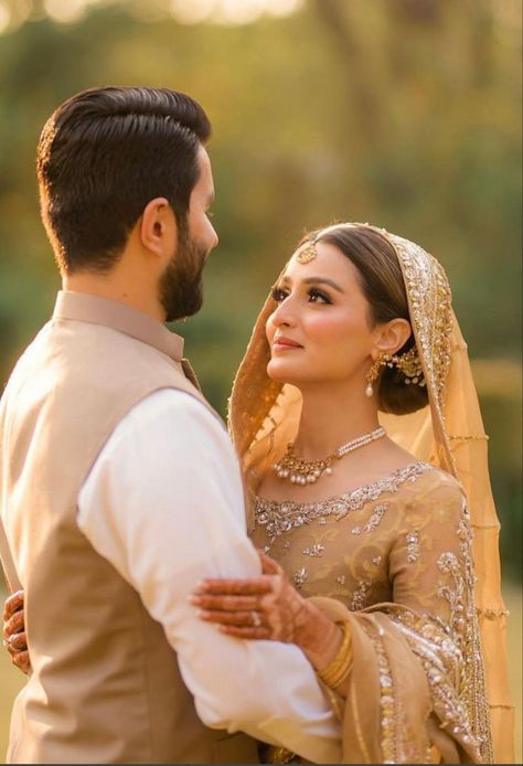 Nikkah Photoshoot, Nikkah Shoot, Nikkah Photography, Photography Poses For Couples, Pakistani Wedding Photography, Bride Groom Photoshoot, Muslim Wedding Photography, Indian Wedding Poses, Groom Photoshoot