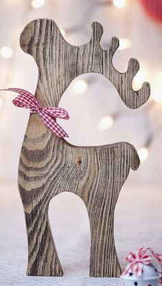 Christmas Diy Wood, Wooden Christmas Crafts, Wooden Reindeer, Scroll Saw Patterns Free, Wood Art Projects, Christmas Wood Crafts, Wood Creations, Christmas Wood, Wooden Crafts