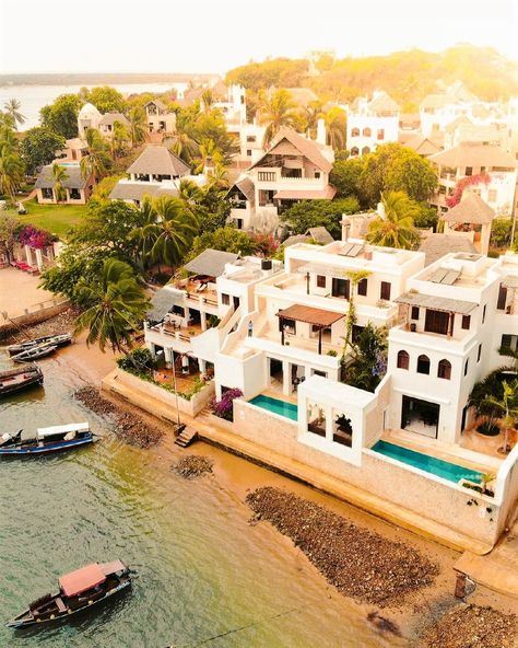 Villa Shela en la Ciudad de Lamu Travel Kenya, Lamu Island, Lamu Kenya, Book Themes, Kenya, Around The Worlds, Villa, House Styles, Travel