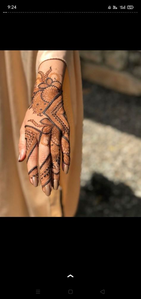 Mehendi Right Hand, Aesthetic Back Hand Mehndi Designs, Mehandi Design Aesthetic, Half Hand Mehndi Designs, Mehandi Designs Front Hand, Mehandi Quotes, Left Hand Mehndi Designs, Stylish Mehndi Designs For Front Hand, Mehendi Quotes