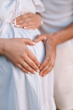 Pregnancy Photoshoot With Husband, Pregnant Photo Ideas, Twin Men, Pregnant Pictures, Couple Maternity Poses, Gender Reveal Photography, Baby Bump Photoshoot, Maternity Photography Poses Outdoors, Cute Pregnancy Pictures