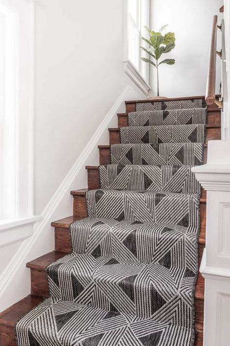 Stairs Makeover Design, Black And White Stairs, Diy Stairs Makeover, Stairs Makeover Ideas, Stair Runner Installation, Stairs Renovation, White Stairs, Stairs Makeover, Staircase Makeover