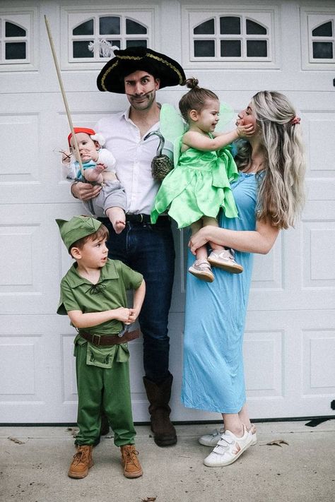 peter pan themed costumes Themed Family Halloween Costumes, Peter Pan Family Costume, Baby Peter Pan Costume, Wendy Peter Pan Costume, Smee Costume, Diy Peter Pan Costume, Diy Family Halloween Costumes, Peter Pan Halloween Costumes, Lost Boys Costume