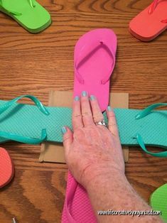 You're going to love this fun idea for your front door! Door Wreaths Summer, Summer Flip Flop Wreath, Flip Flop Wreath, Wreaths Summer, Flip Flop Craft, Comfy Flip Flops, Ladybug Wreath, Flip Flop Wreaths, Fun Wreath