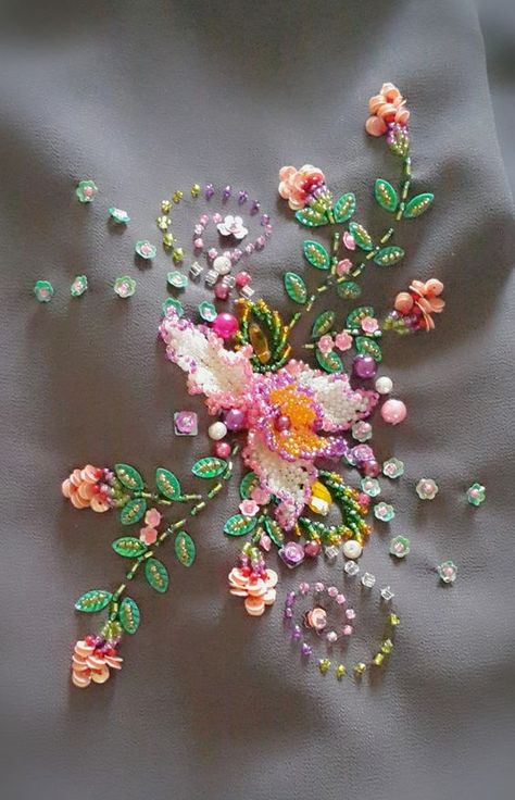 Sulaman Manik, Hand Beaded Embroidery, Diy Bead Embroidery, Tambour Embroidery, Fabric Embellishment, Bead Embroidery Tutorial, Hand Embroidery Patterns Flowers, Bead Embroidery Patterns, Hand Work Embroidery