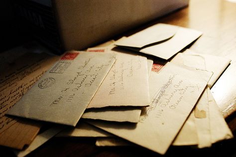 How nice is it to come home to a pile of letters? Sophie's World, Letters To Juliet, Romantic Academia, Old Letters, Handwritten Letters, Family Values, Mail Letters, Happy Mail, Mail Art