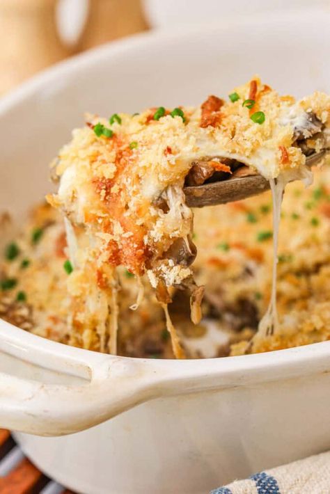 Mushroom Casserole Stuffed Mushroom Casserole, Mushroom Casserole, Snack Smoothie, Mushroom Dish, Gluten Free Bread Crumbs, Slow Cooker Pasta, Stuffed Mushroom, Dessert Smoothie, Roasted Green Beans