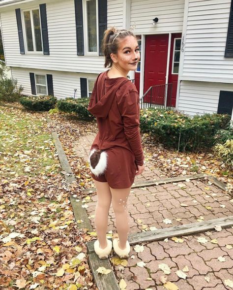 Check out these 30+ super cute Halloween costumes for teen girls: the best ready-to-buy and DIY Halloween costumes for teenage girls! These 30+ cute Halloween costumes include ready-to-buy looks as well as DIY outfits. They range from super simple costumes to more sophisticated ensembles. Halloween costumes for teenage girl best friends, teen girl Halloween makeup tutorial, easy Halloween costumes for teenage girls, Halloween costumes for best friends, easy Halloween looks for teenage girls Halloween Costumes For Girls 12-14 Year, Preteen Halloween Costumes For Girls, Super Cute Halloween Costumes, Easy Halloween Looks, Simple Costumes, Girl Halloween Makeup, Costumes For Teenage Girl, Halloween Makeup Tutorial Easy