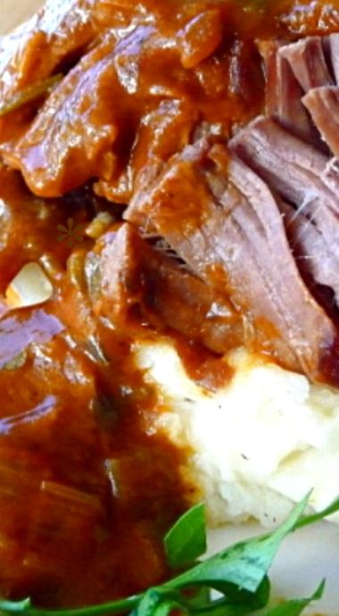 Creole Daube - a delicious deep south pot roast with creole seasoning. Creole Daube, Deep South Recipes, Country Meals, South Recipes, Creole Dishes, Creole Kitchen, Creole Food, Southern Accent, Deep South Dish