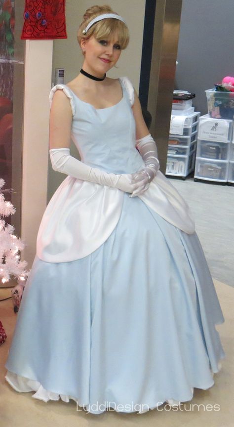 Cinderella Costume Cinderella Costume Diy, Diy Cinderella Costume, Cinderella Dress Costume, Fantasy Diy, Cinderella Halloween Costume, Iconic Costumes, Shrek Jr, Adult Disney Costumes, Cinderella Outfit