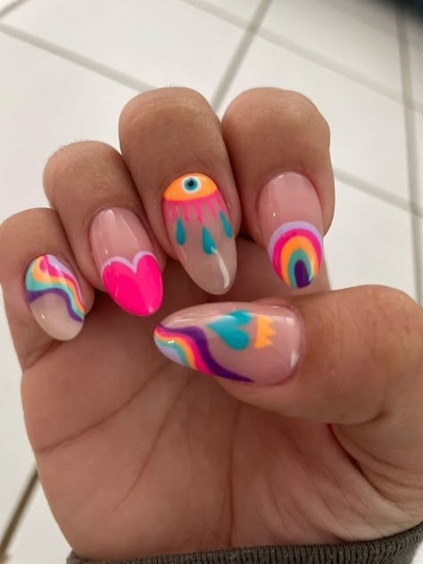 Lgbtq Nails, Boho Nail Ideas, Alien Nail Art, Festival Nail Ideas, Graphic Nail Art, Alien Nails, Nagellack Trends, Hippie Nails, Medium Almond