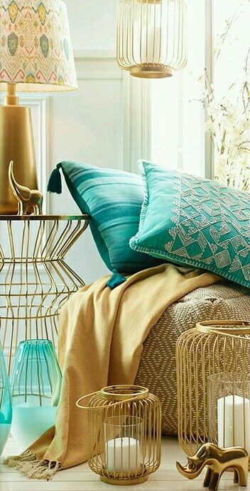 Turquoise + Gold •~• home accessories Caravan Home, Chic Interior Design, Bedroom Remodel, Diy Simple, Decor Hanging, Chic Interior, Hanging Flowers, My New Room, Blue And Gold