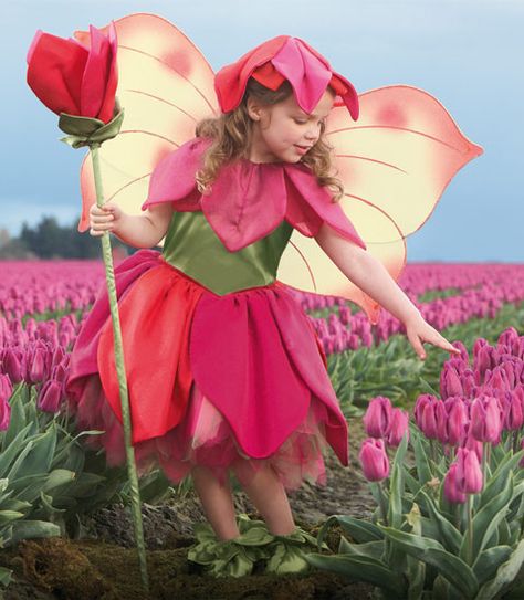 tulip fairy costume~ I love this idea... maybe we could use one of the flowers from the bouquets? Costume Fleur, Flower Costume Kids, Costume Carnaval, Fairy Costumes, Flower Costume, Spooky Costumes, Scary Halloween Costumes, Fairy Parties, Fairy Girl