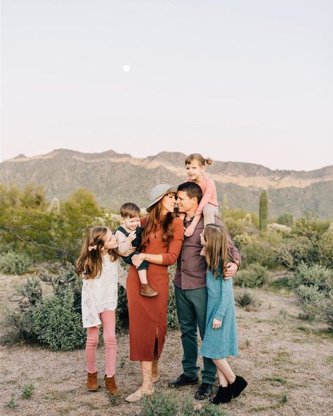 Winter Session, Pictures Outfits, Family Portrait Poses, Things Photography, Utah Family Photographer, Family Poses, Fall Family Pictures, Outfit Styles, Family Picture Outfits