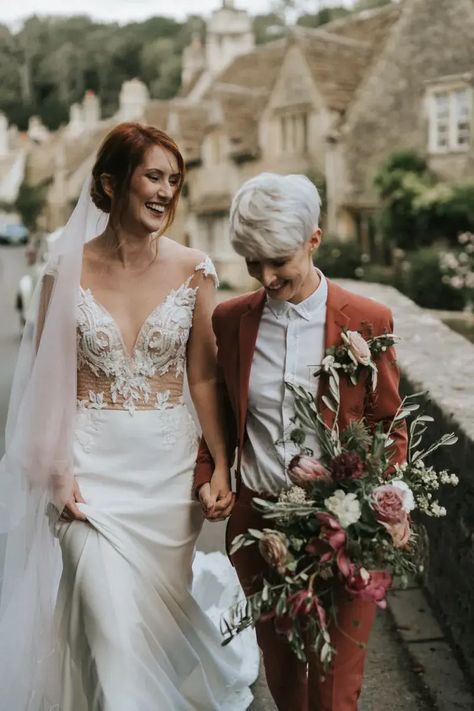 Masc Lesbian Wedding Dress, Fifties Party Outfit, Womens Wedding Suits Brides, Masc Lesbian Wedding Outfit, Masculine Wedding Dress, Tomboy Wedding Dress, Lesbian Wedding Outfits Suits Style, Alternative Wedding Outfit, Trans Wedding