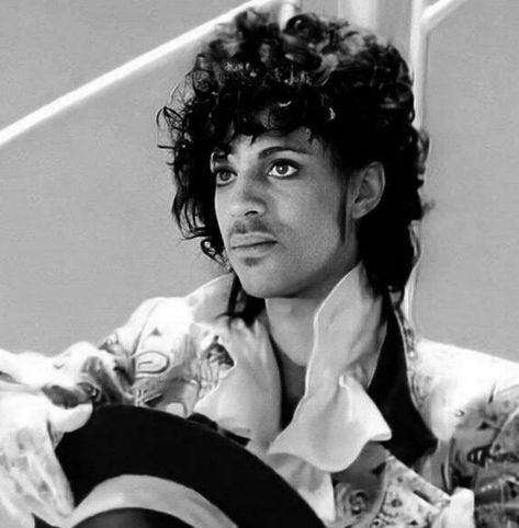 "When Doves Cry" Prince Nelson, Prince Birthday Theme, Prince Paisley Park, Artist Portraits, Prince And The Revolution, Prince Musician, Prince Images, Prince Tribute, The Artist Prince