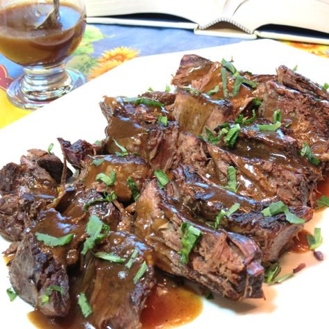 I’ve had a real ‘hankerin’ for Yankee Pot Roast recently.  The delicious smells wafting from the pan as the chuck roast is seared reminds of Sunday mornings when I was a child. My… Yankee Pot Roast, Slow Cook Short Ribs, Ribs Recipes, Roast Gravy, Short Ribs Slow Cooker, Slow Cooker Ribs, Crockpot Roast, Pot Roast Recipes, Crock Pot Slow Cooker