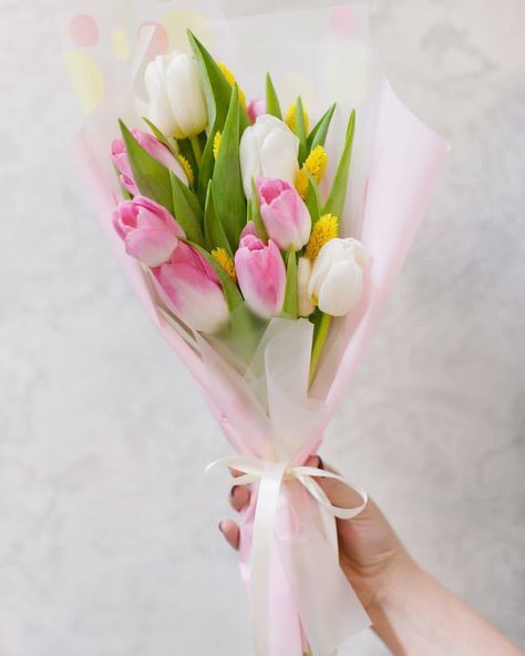 Round Bouquet, Luxury Flower Bouquets, Teacher Valentine Gifts, Boquette Flowers, Tulip Bouquet, Hand Bouquet, Pink Tulips, Tulips Flowers, Flower Bouquets