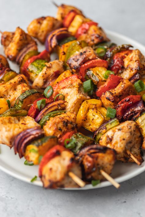 Air Fryer Chicken Kabobs (Chicken Skewers) Air Fryer Chicken Kabobs, Kabobs Chicken, Air Fry Chicken, Skewered Chicken, Chicken Kabob Recipes, Fried Recipes, Grilled Chicken Kabobs, Chicken Skewer Recipe, Vegetable Skewers